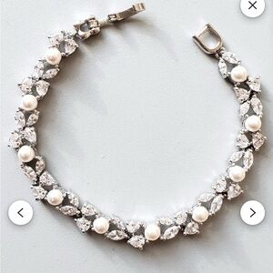 Elegant Silver and Pearl Bracelet